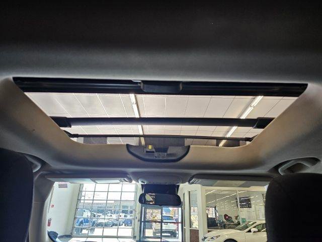 Used 2015 Jeep Renegade Latitude w/ Popular Equipment Group AWD/4WD image 35