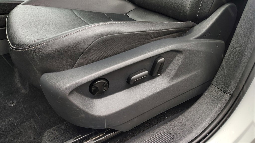 Used 2020 Volkswagen Tiguan SE image 11