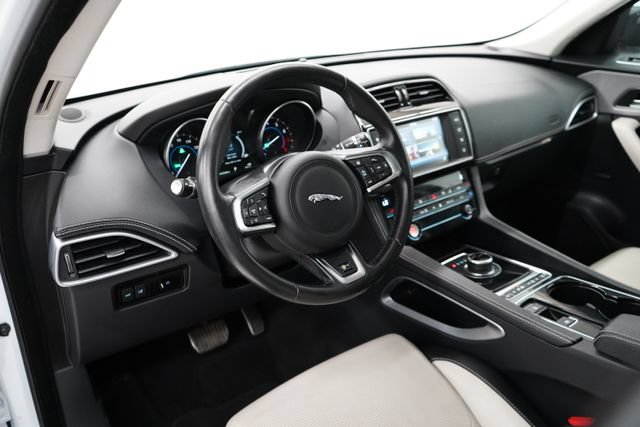 Used 2017 Jaguar F-PACE R-Sport AWD/4WD image 15