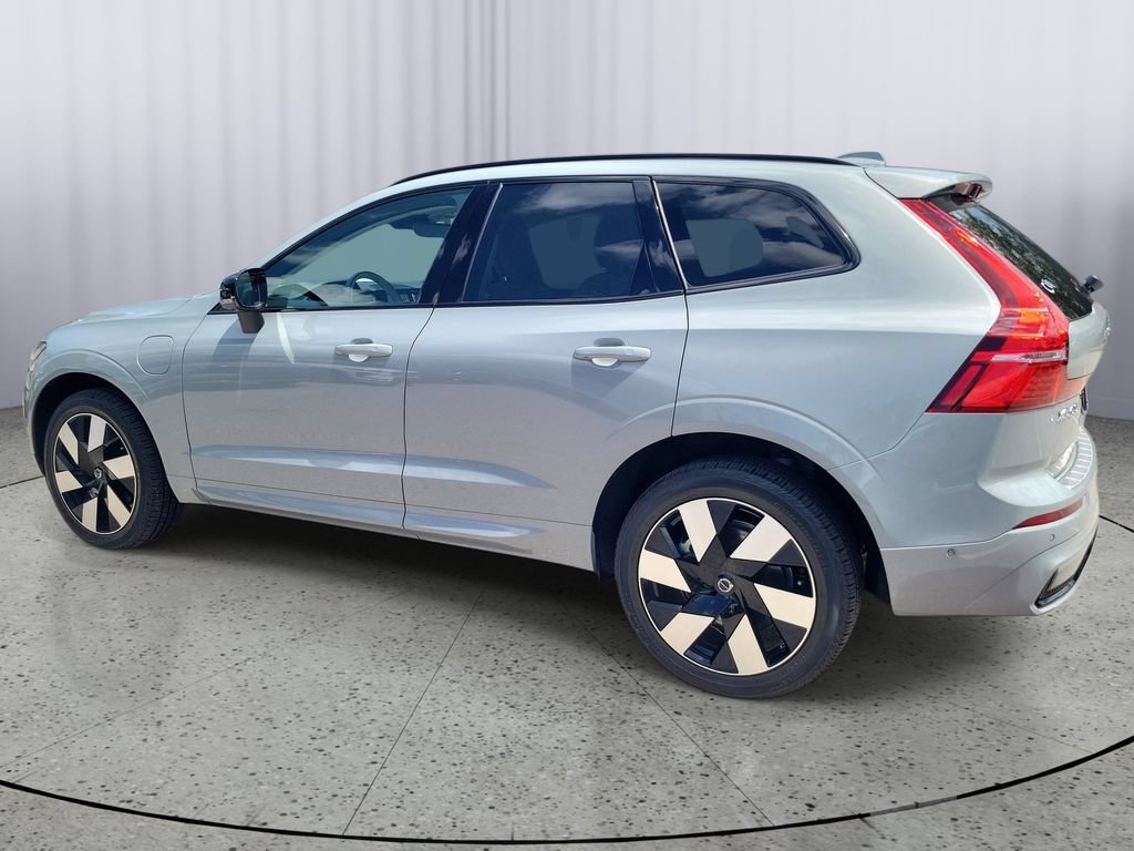 Used 2025 Volvo XC60 T8 Plus w/ Protection Package Premier AWD/4WD image 4