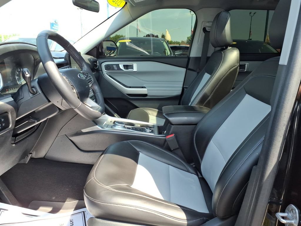 Certified 2024 Ford Explorer XLT w/ Equipment Group 202A AWD/4WD image 17