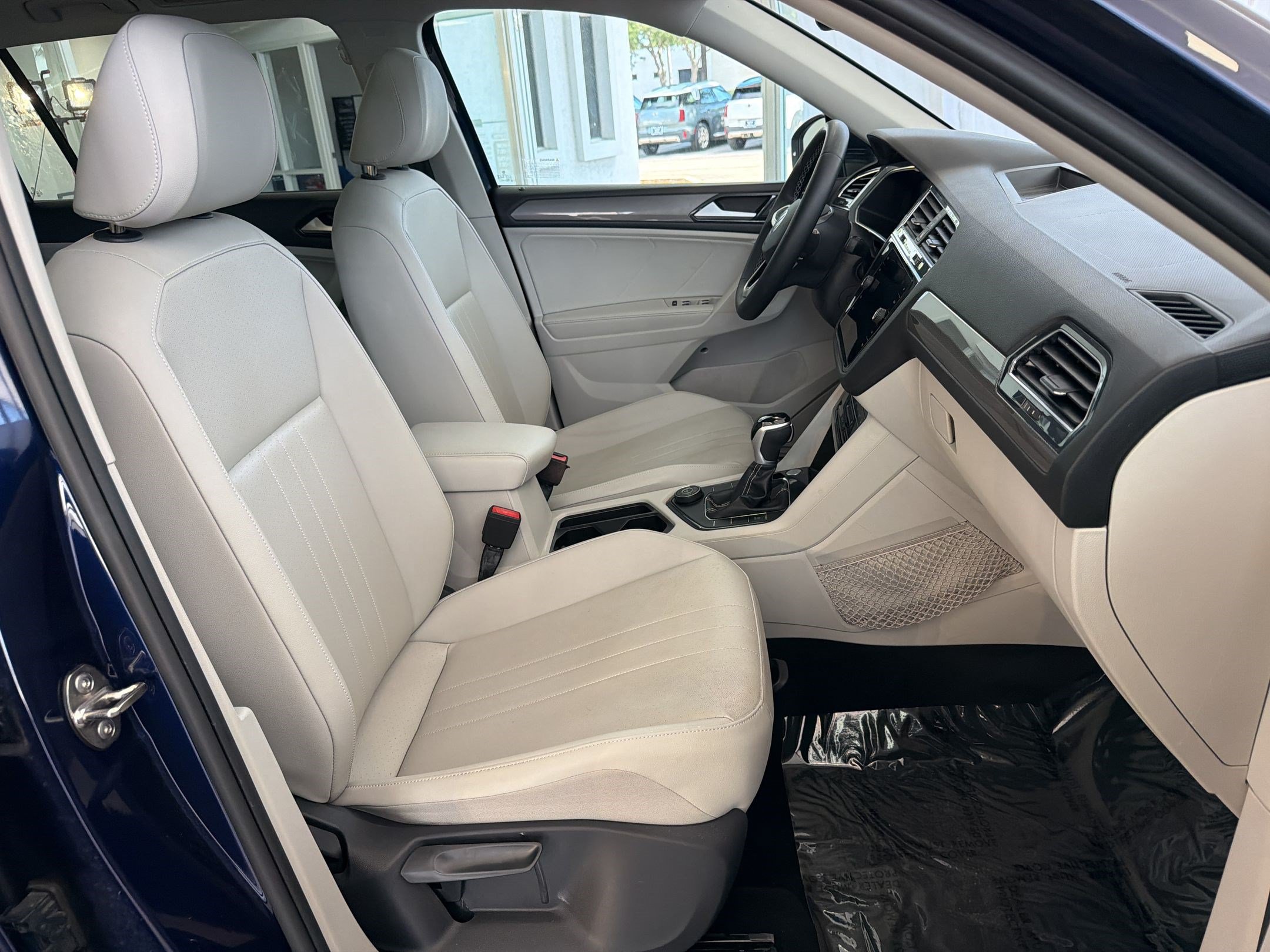 Used 2023 Volkswagen Tiguan SE w/ Panoramic Sunroof Package AWD/4WD image 30