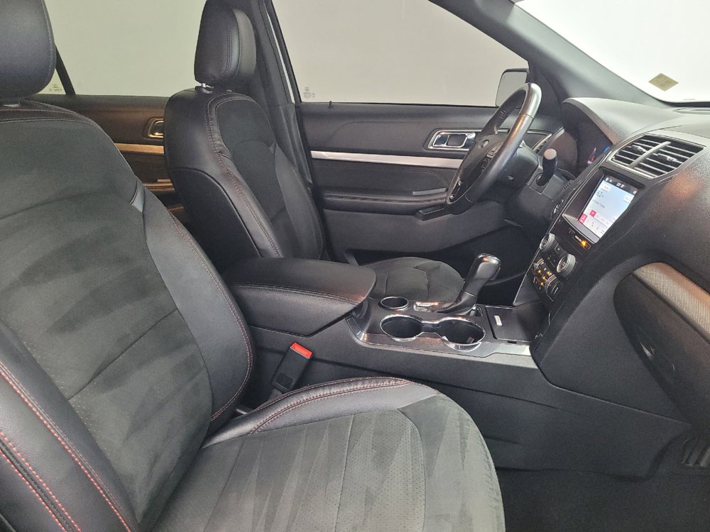 Used 2019 Ford Explorer XLT w/ Equipment Group 202A FWD image 21