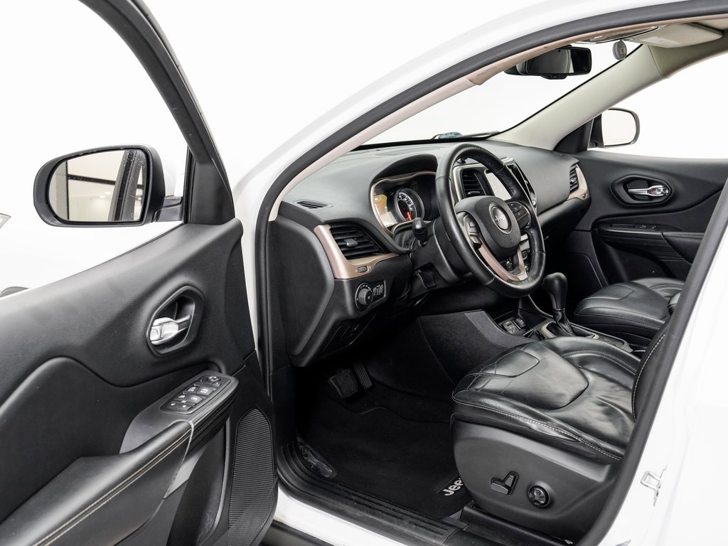 Used 2017 Jeep Cherokee Limited image 7