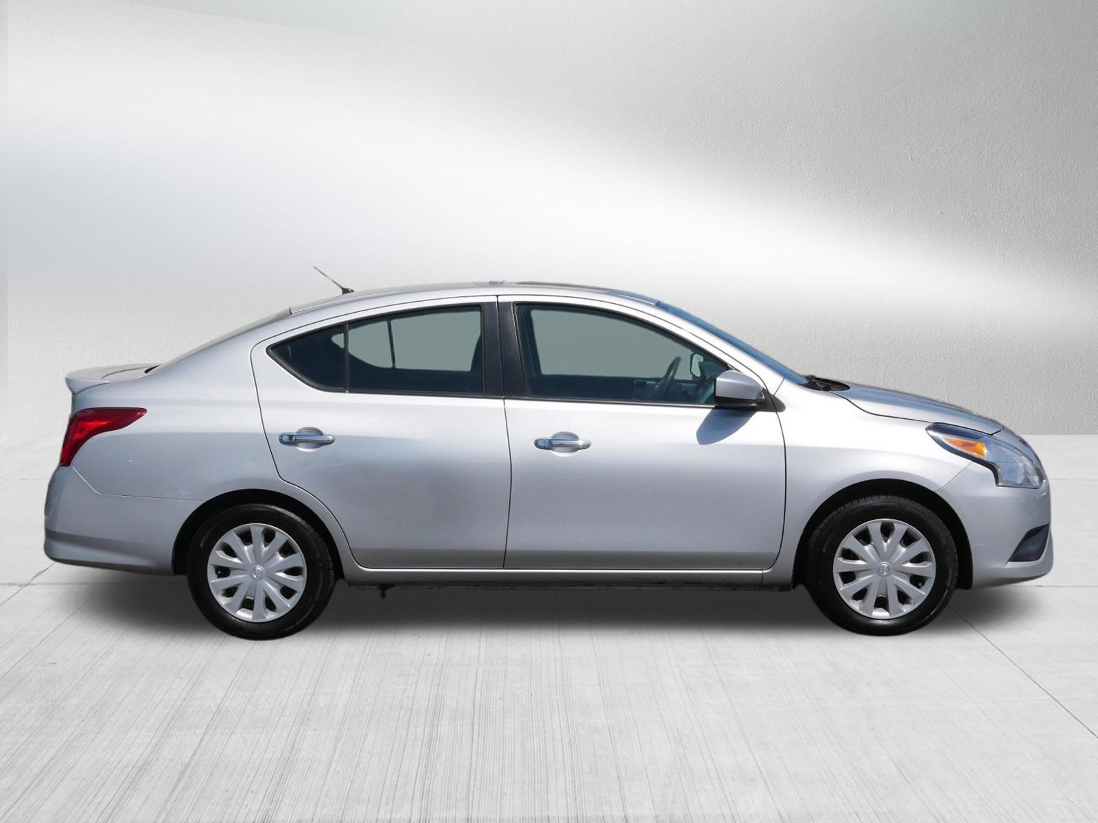 Used 2017 Nissan Versa SV FWD image 8