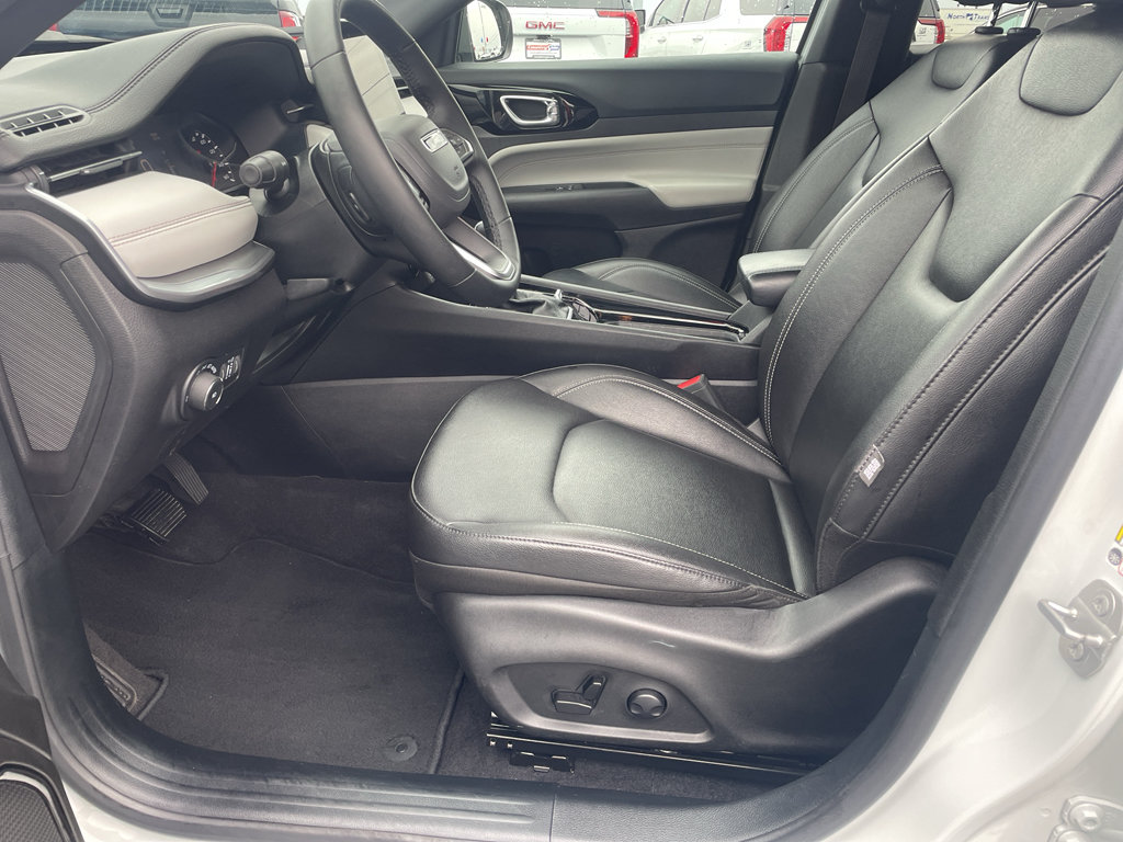 Used 2025 Jeep Compass Limited AWD/4WD image 18