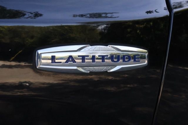 Used 2019 Jeep Renegade Latitude w/ Cold Weather Group image 15