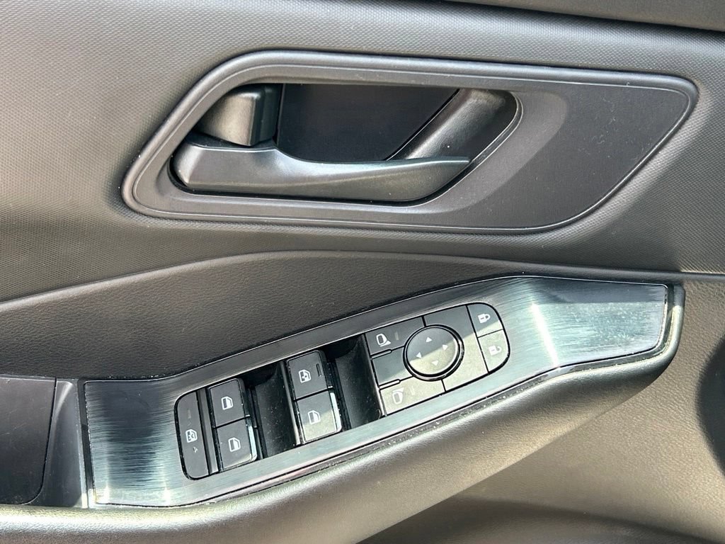 Certified 2024 Nissan Rogue S FWD image 19