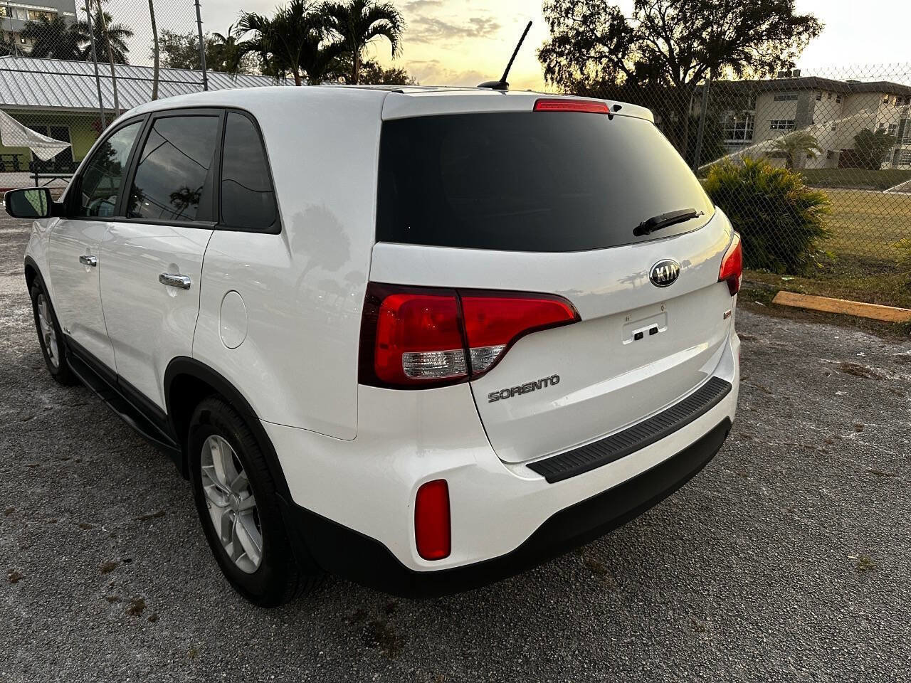Used 2015 Kia Sorento LX image 8