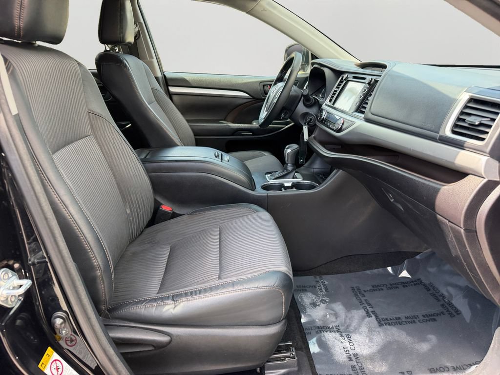 Used 2017 Toyota Highlander Plus FWD image 8