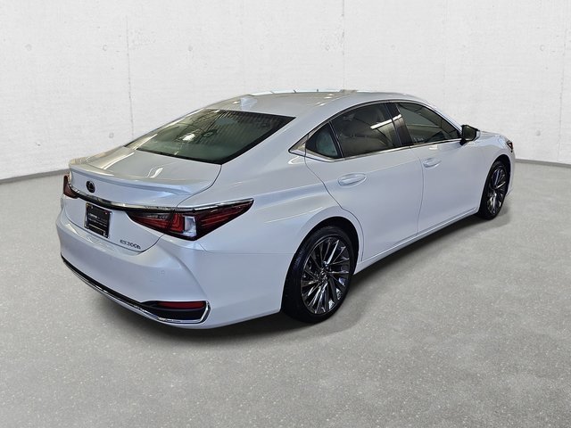 Certified 2025 Lexus ES 300h Ultra Luxury w/ Accessory Package (Z2) image 5
