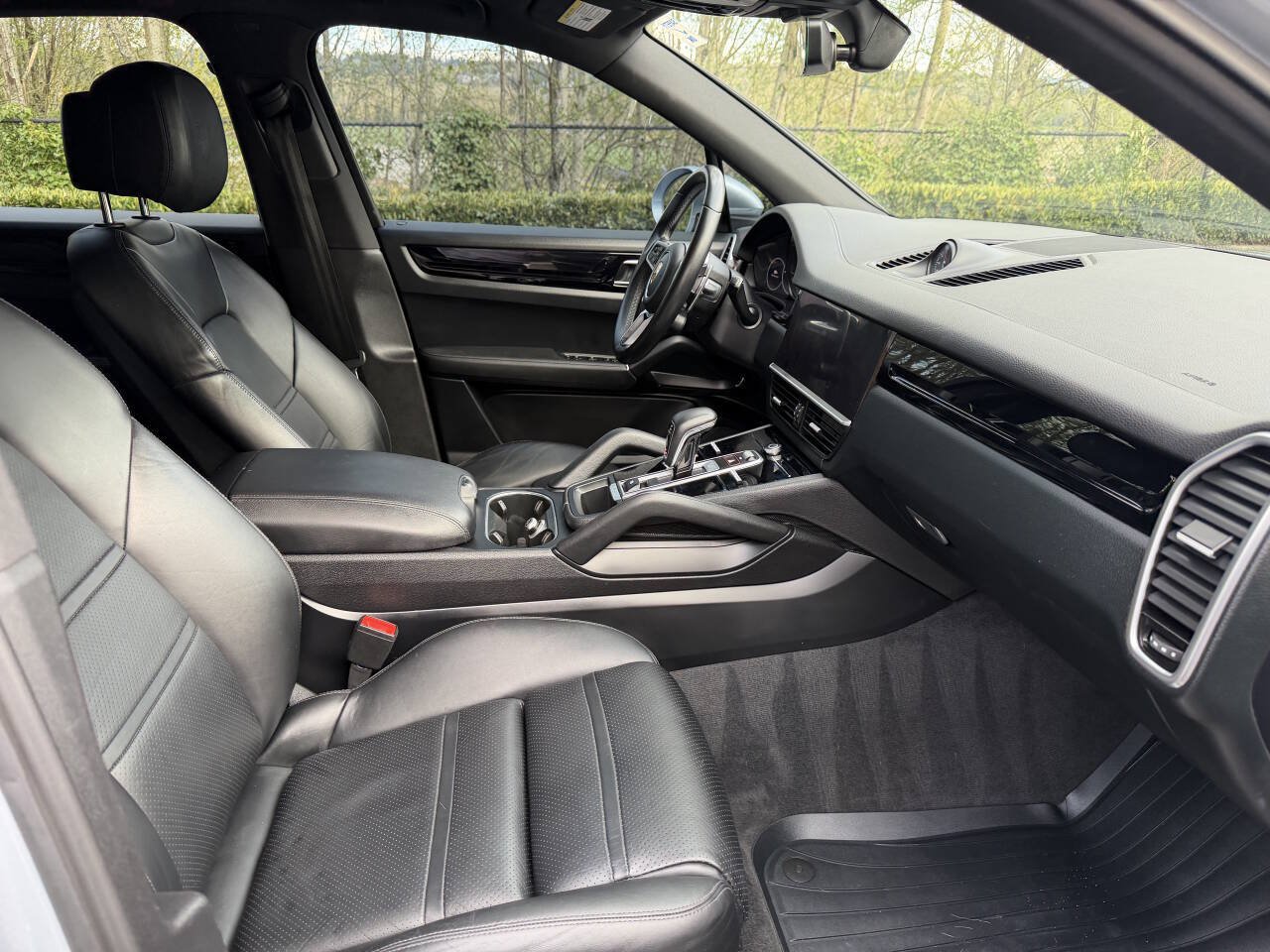 Used 2019 Porsche Cayenne S w/ Premium Package AWD/4WD image 16