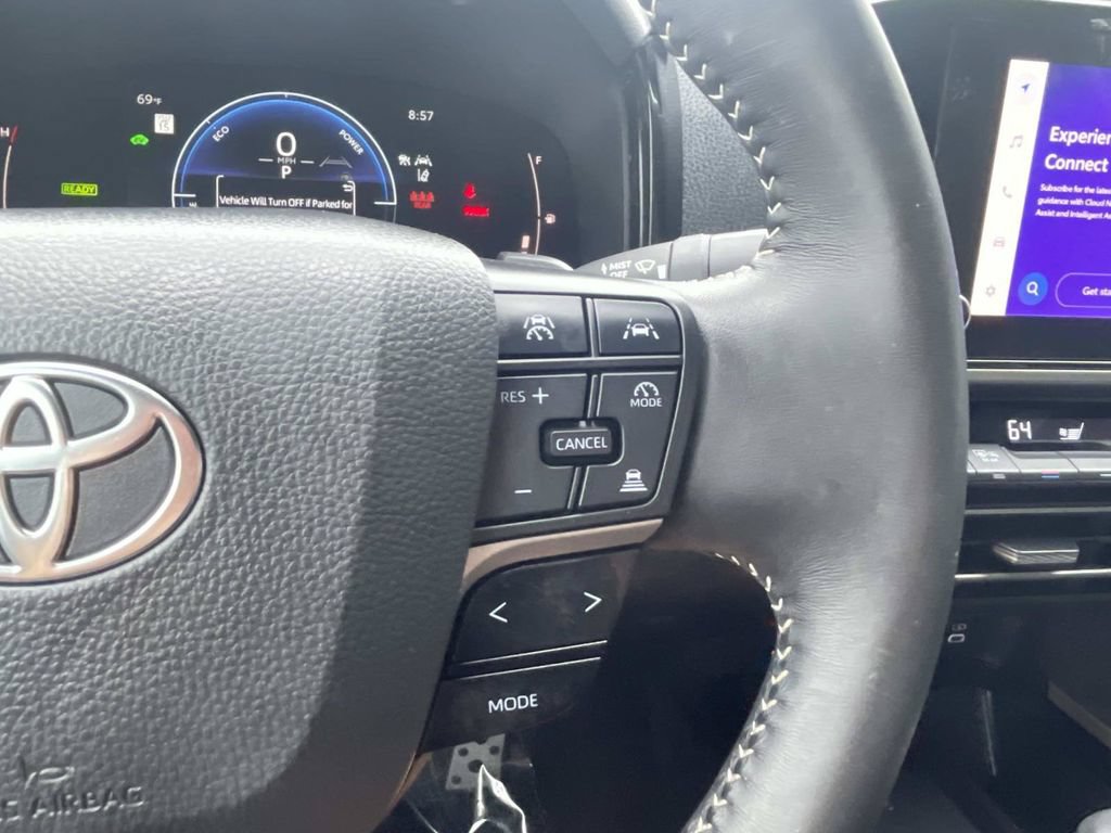 Used 2025 Toyota Camry SE w/ Convenience Package FWD image 30