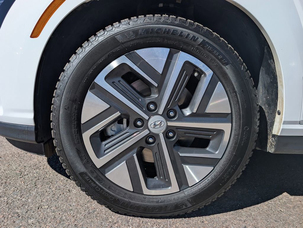 Used 2023 Hyundai Kona SE w/ Cargo Package image 12