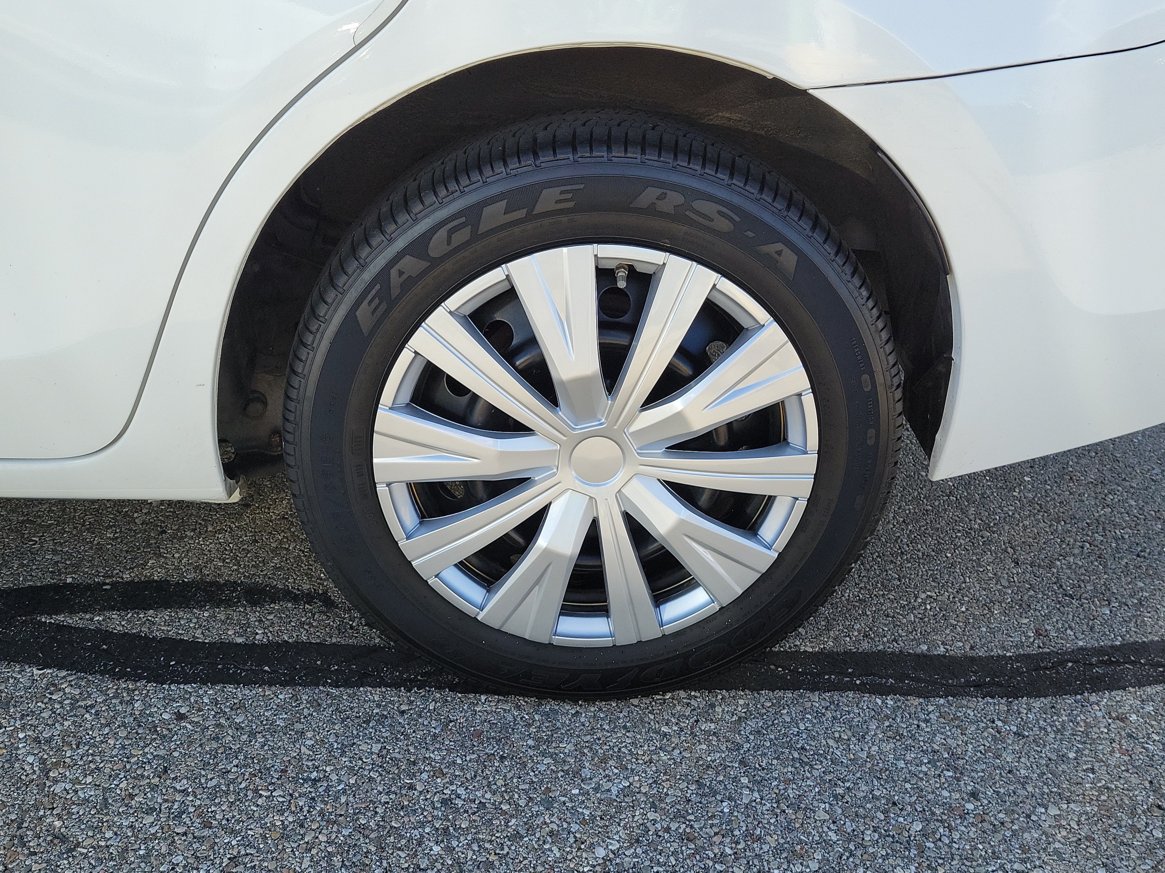 Used 2017 Toyota Corolla LE w/ Carpet Mat Package (TMS) FWD image 5