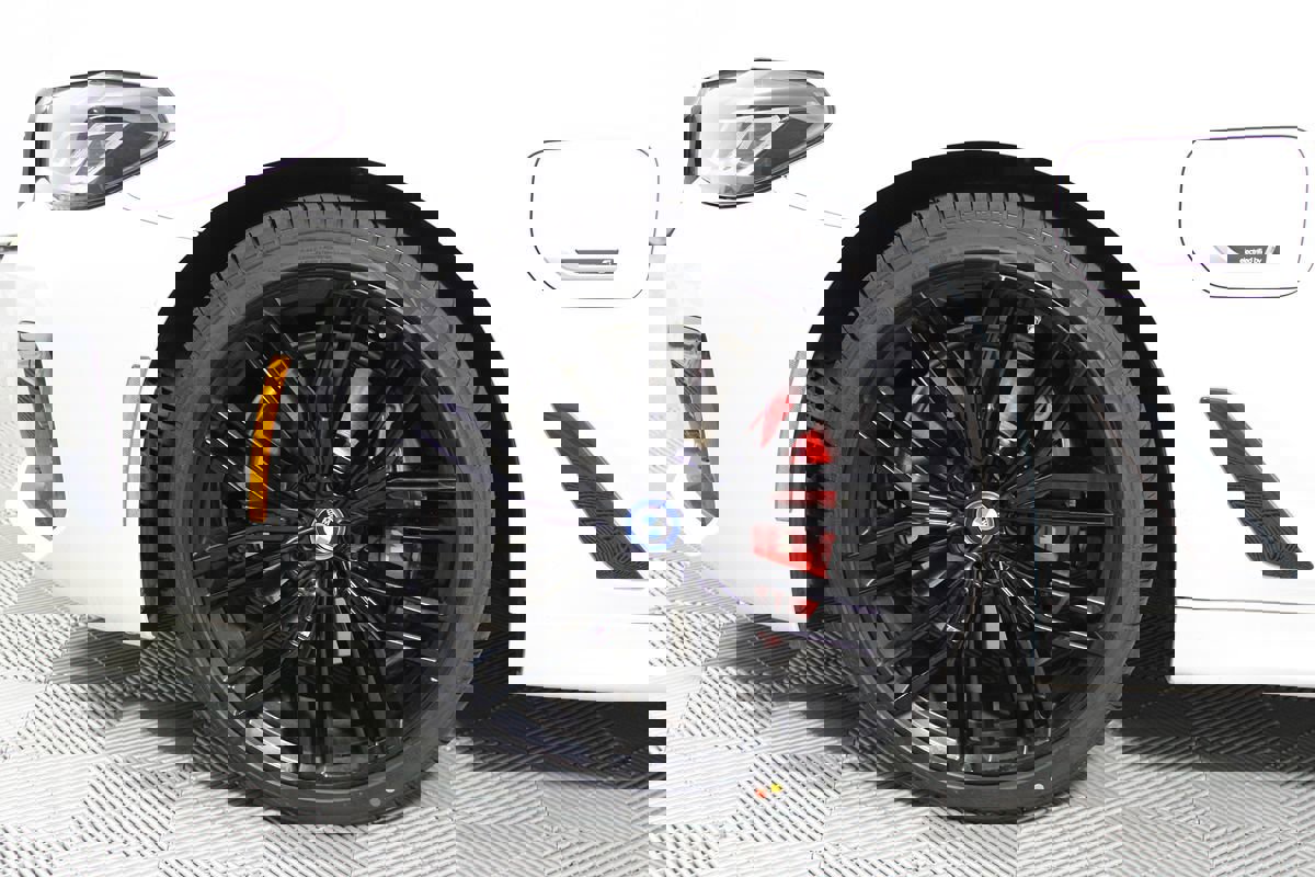 Used 2023 BMW 530e w/ M Sport Package image 4