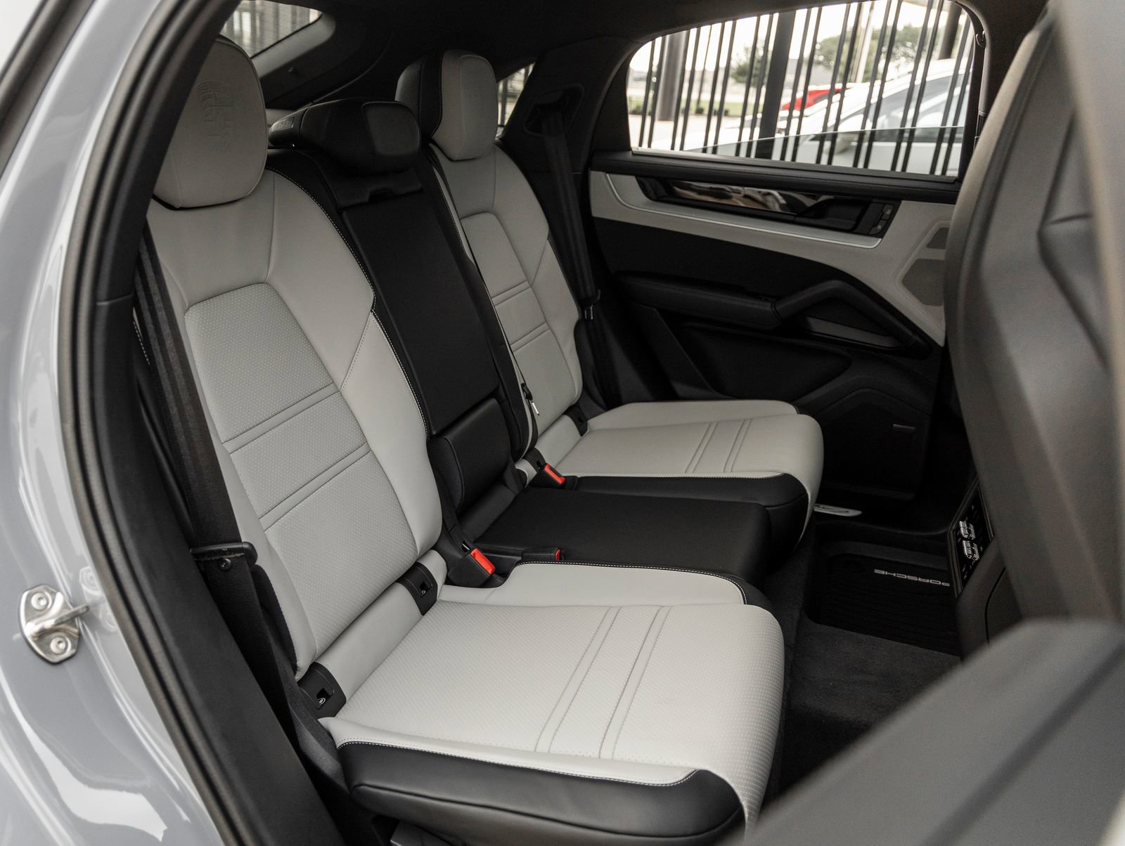 New 2025 Porsche Cayenne E-Hybrid Coupe AWD/4WD image 42