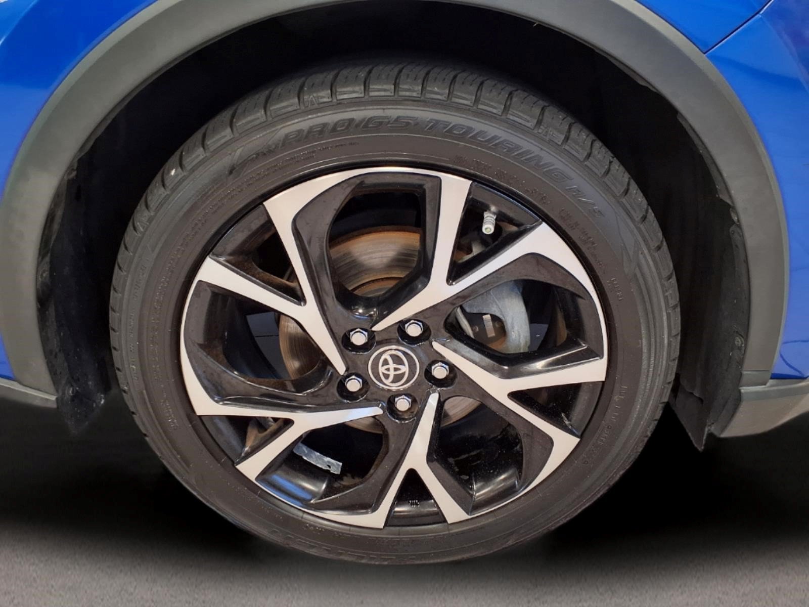 Used 2020 Toyota C-HR XLE FWD image 7