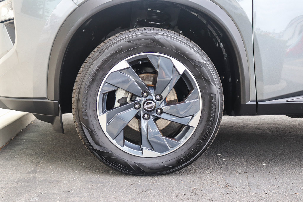 Used 2025 Nissan Rogue SV AWD/4WD image 10