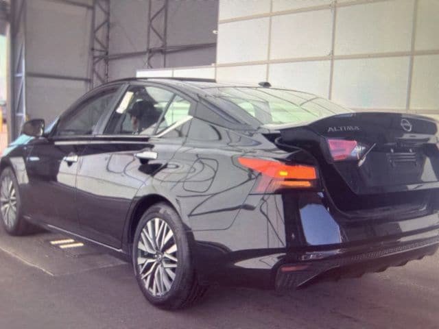 Used 2025 Nissan Altima 2.5 SV FWD image 9