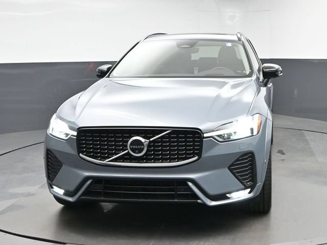 Used 2023 Volvo XC60 B5 Ultimate w/ Climate Package FWD image 3