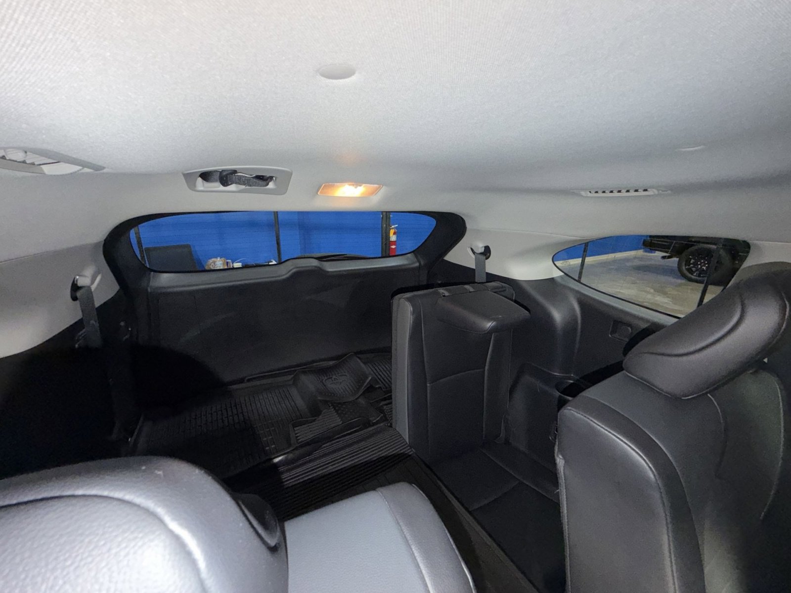 Used 2021 Toyota Highlander XLE AWD/4WD image 30