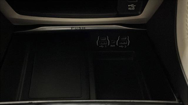Used 2023 Chrysler Pacifica Limited w/ Uconnect Theater Family Group FWD image 40