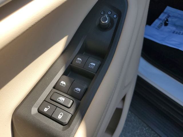 Certified 2025 Jeep Grand Cherokee Limited w/ Luxury Tech Group II image 25