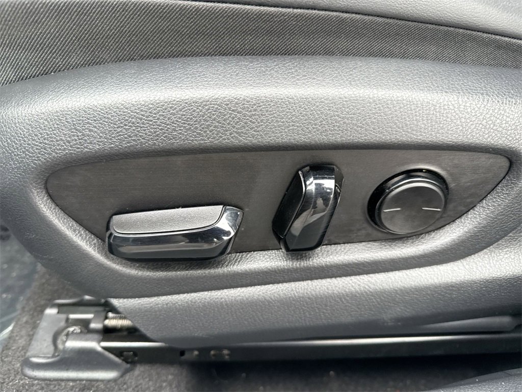 Used 2020 Lexus UX 250h 250h Base w/ Premium Package image 14