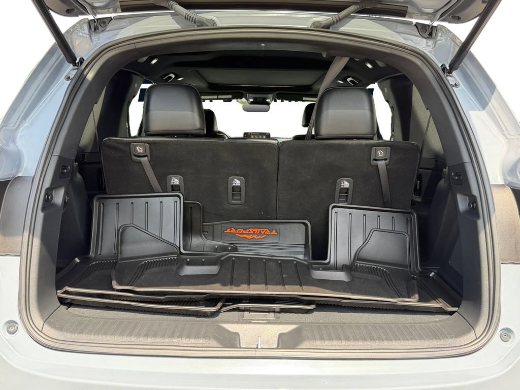 Used 2025 Honda Pilot TrailSport image 11
