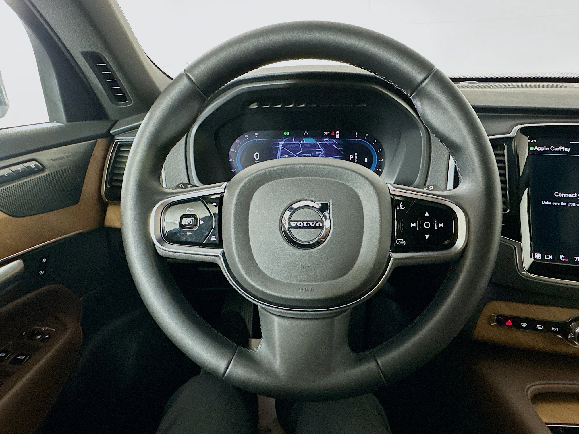 Used 2024 Volvo XC90 B6 Plus w/ Protection Package Premier image 11