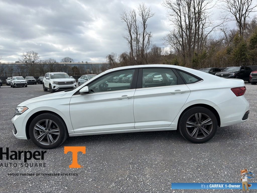 Used 2023 Volkswagen Jetta SE w/ Panoramic Sunroof Package image 2
