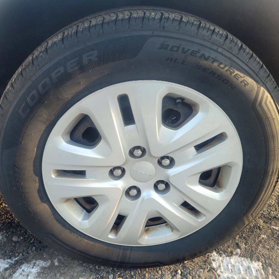 Used 2018 Dodge Grand Caravan SE w/ UConnect Hands-Free Group image 34