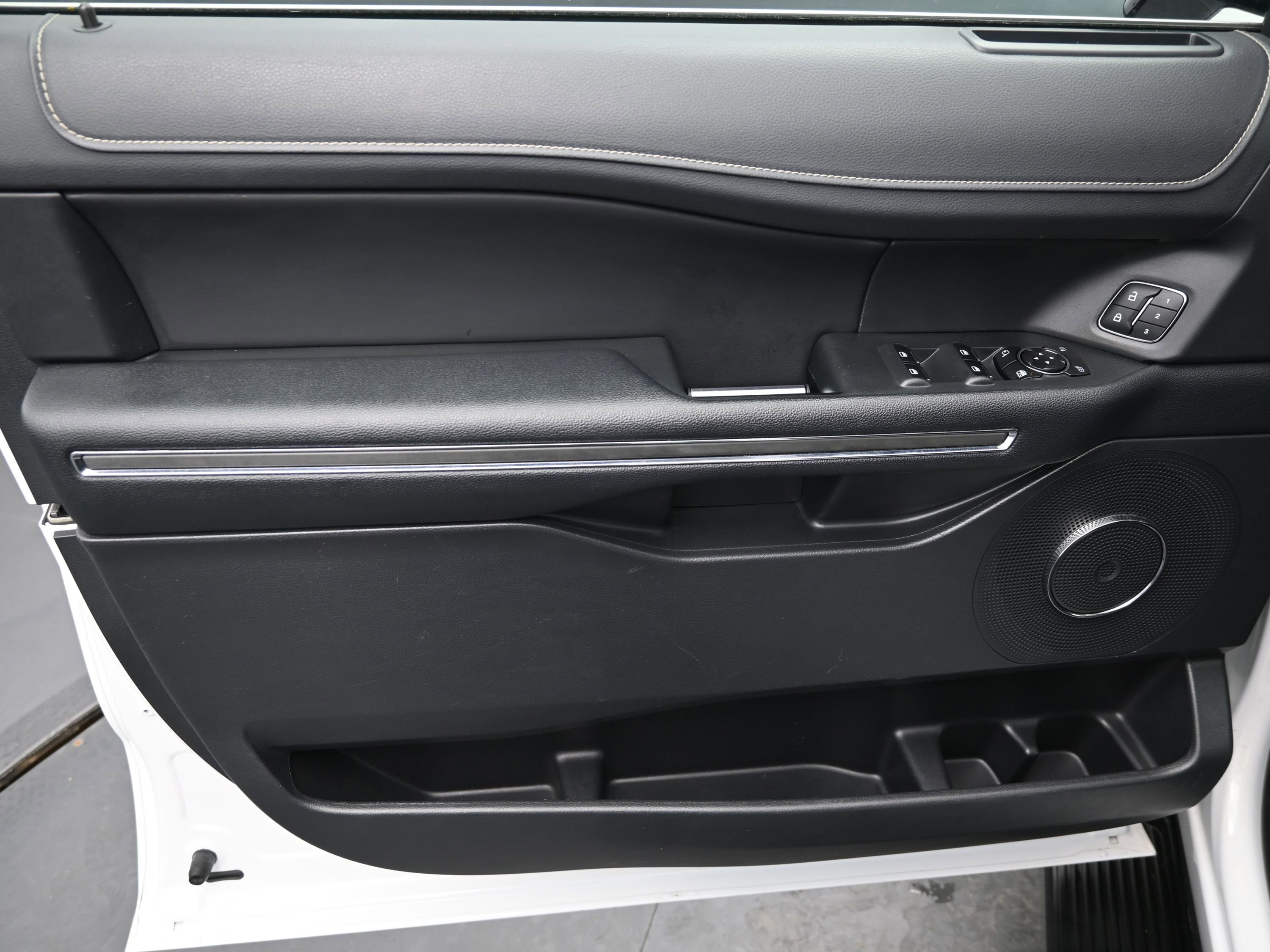 Used 2024 Ford Expedition Max XLT image 16