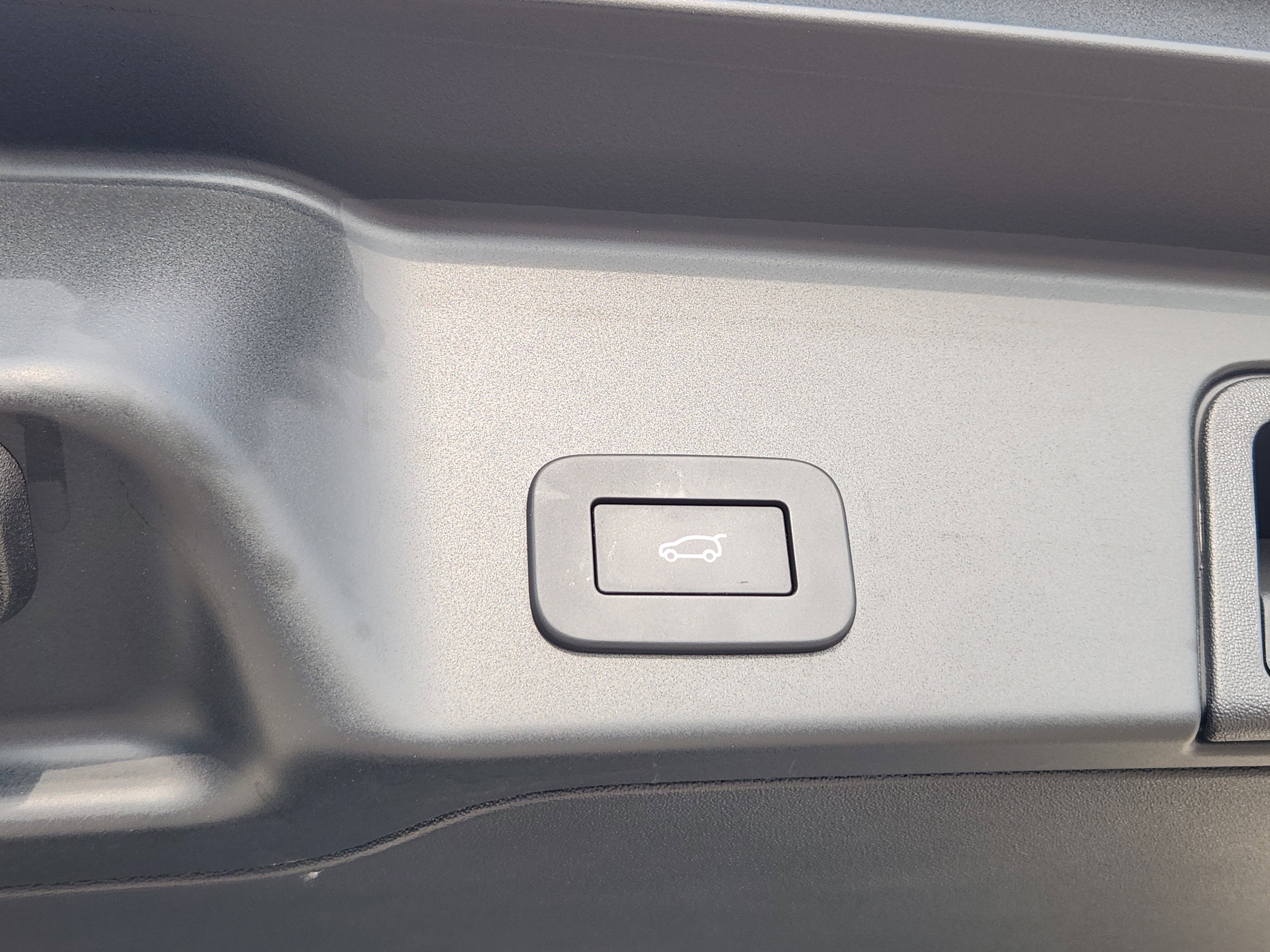 Used 2025 Land Rover Range Rover Evoque Dynamic SE image 35