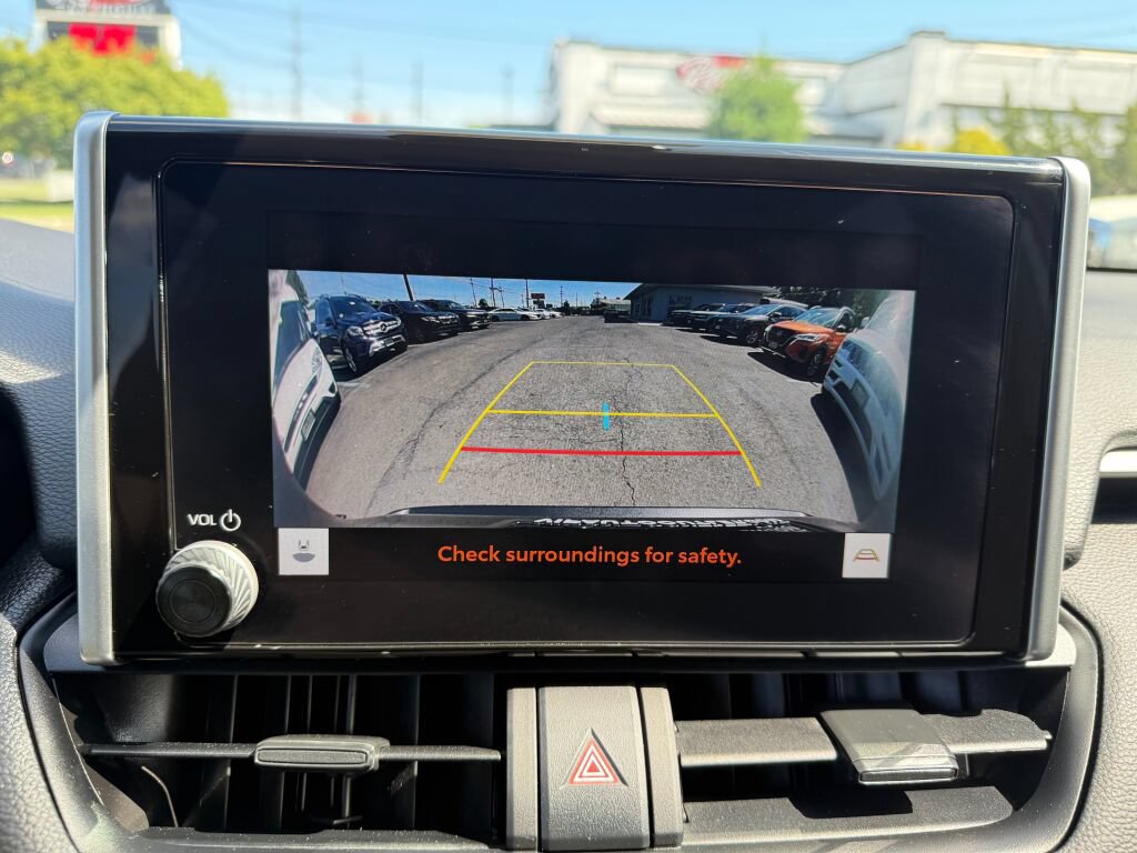 Used 2023 Toyota RAV4 LE AWD/4WD image 17