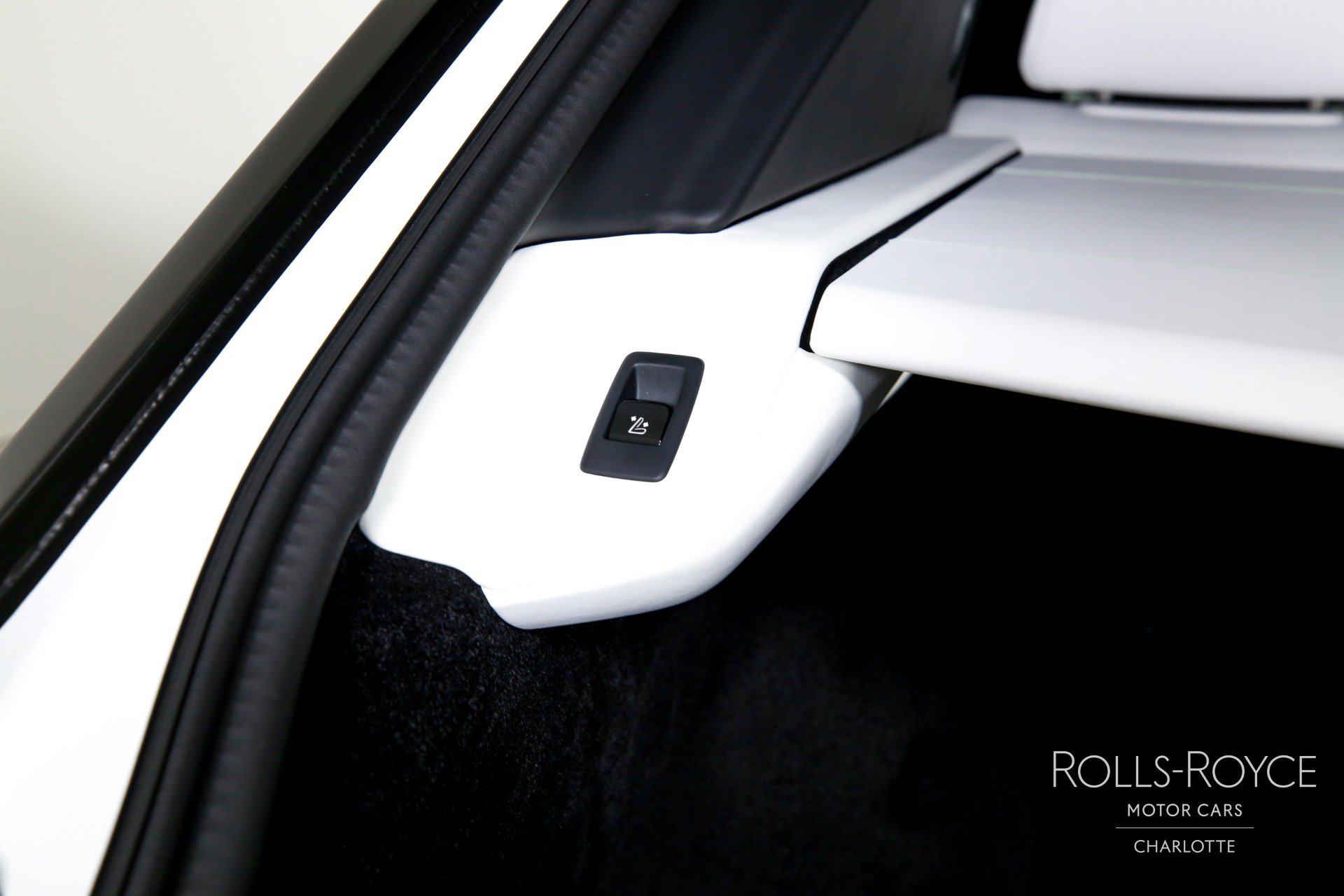 Certified 2025 Rolls-Royce Cullinan Black Badge image 25