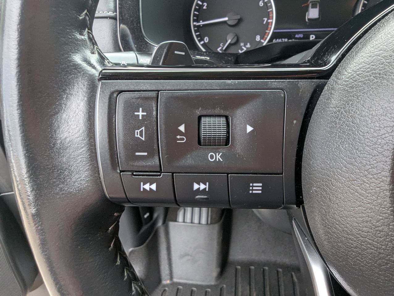 Used 2022 Nissan Pathfinder SL AWD/4WD image 14