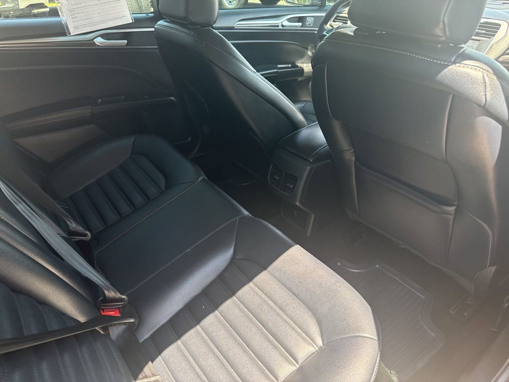 Used 2020 Ford Fusion SEL image 24
