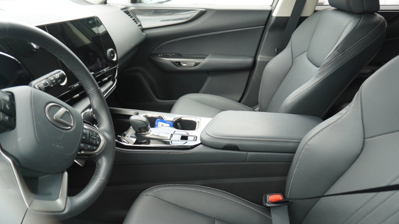Used 2025 Lexus NX 250 FWD w/ Accessory Package (Z1) image 8