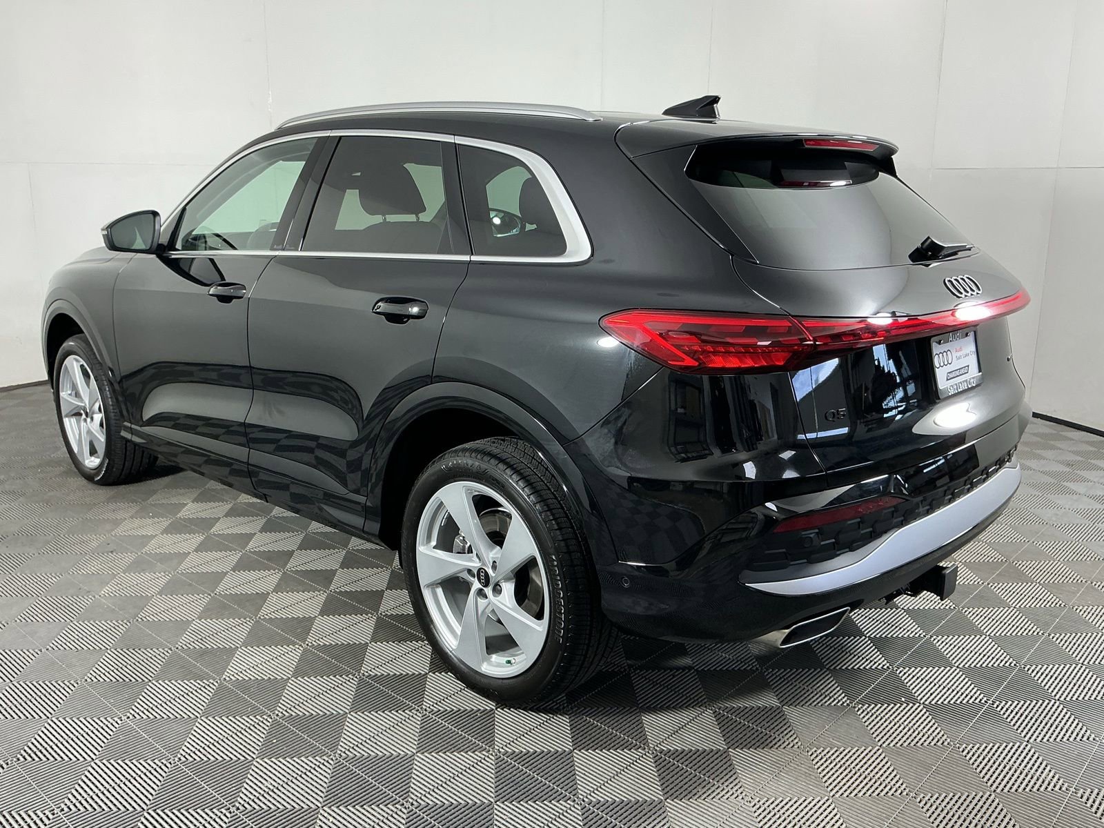 Certified 2025 Audi Q5 Premium Plus w/ Premium Plus image 5