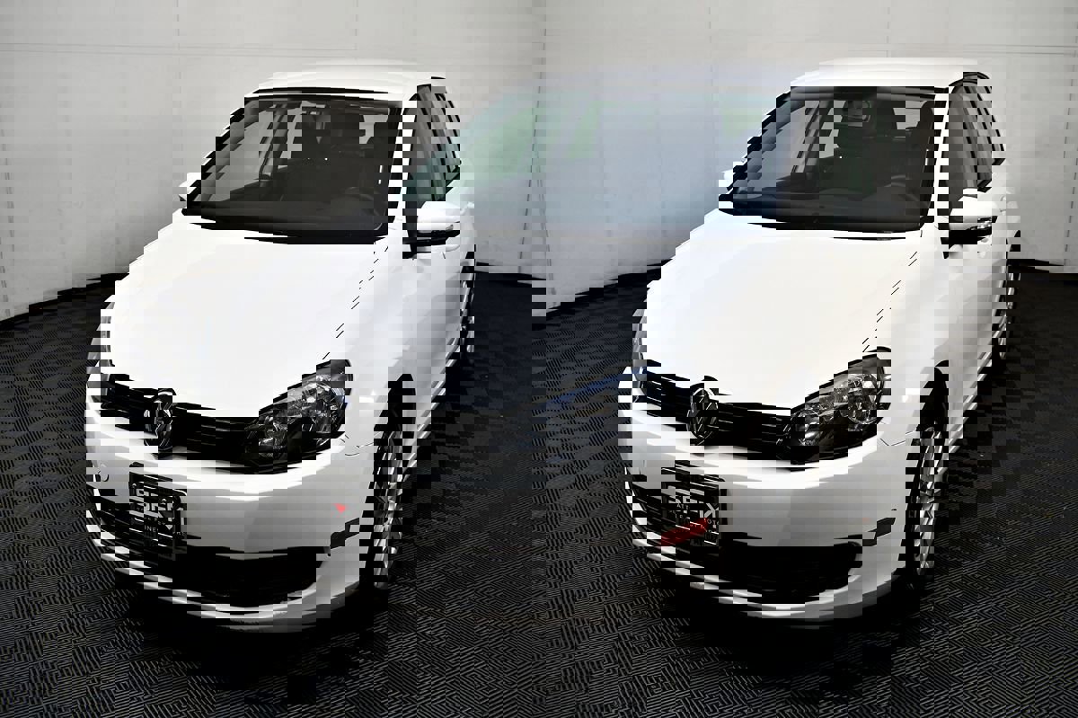 Used 2014 Volkswagen Golf 4-Door image 2