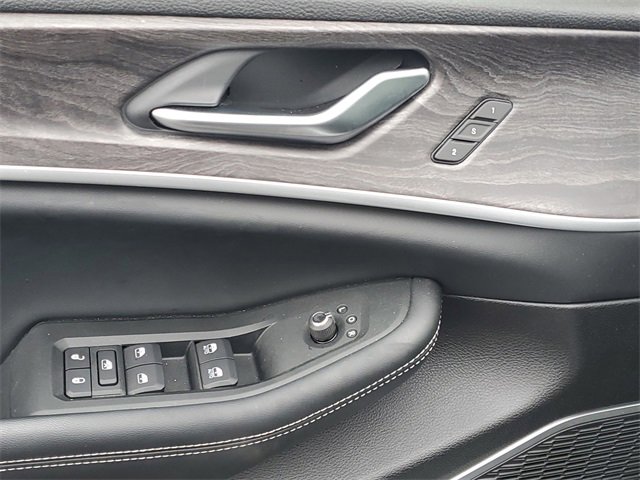 New 2025 Jeep Grand Cherokee Limited w/ Black Appearance Package image 17