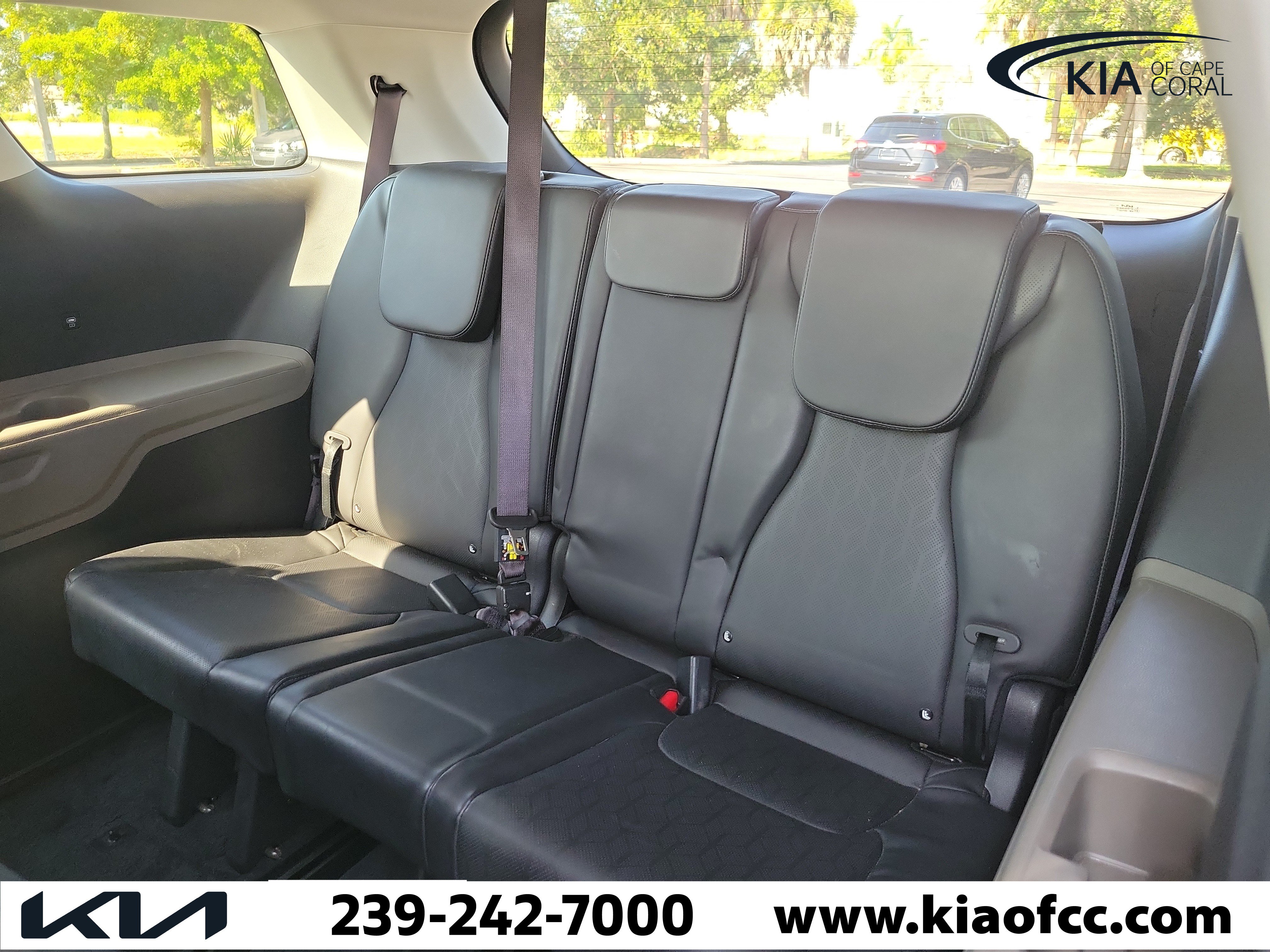 Certified 2025 Kia Carnival FWD image 12
