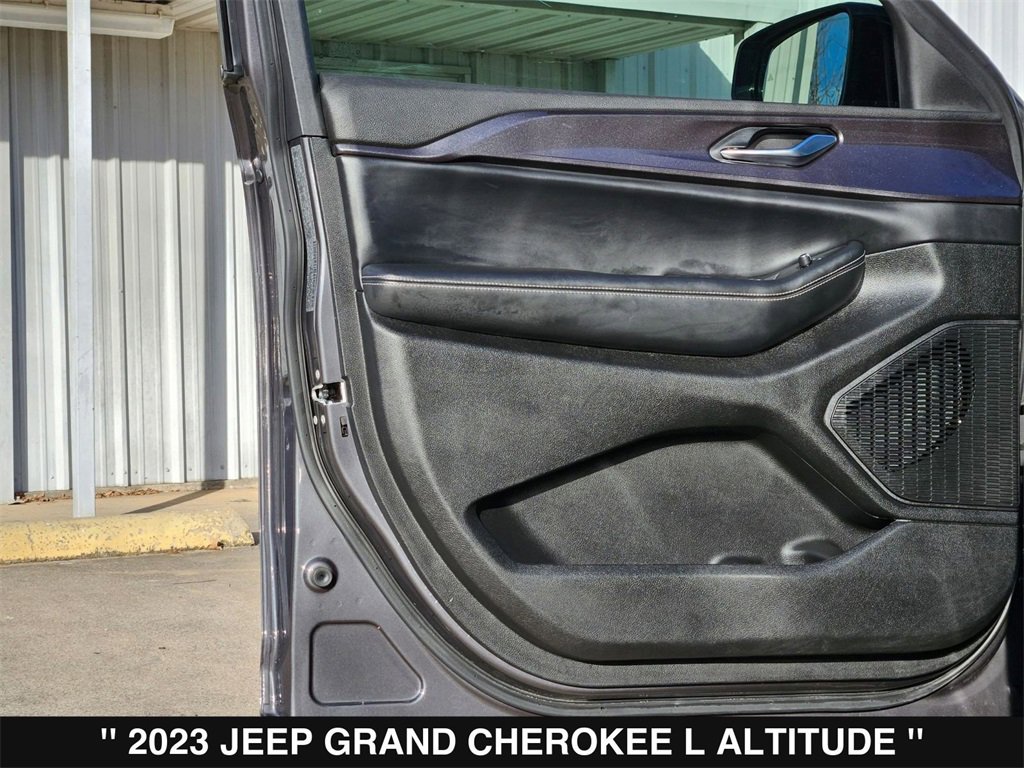 Used 2023 Jeep Grand Cherokee L Laredo image 14