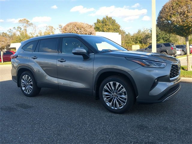 New 2026 Toyota Highlander Platinum image 1