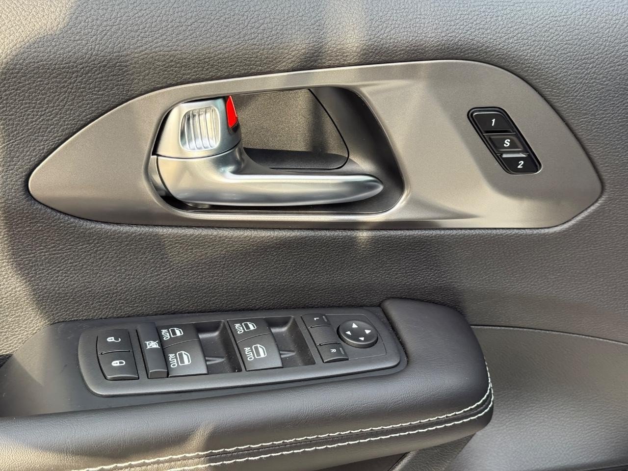 New 2026 Chrysler Pacifica Select FWD image 18