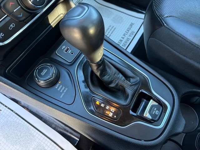 Used 2019 Jeep Cherokee Limited image 26