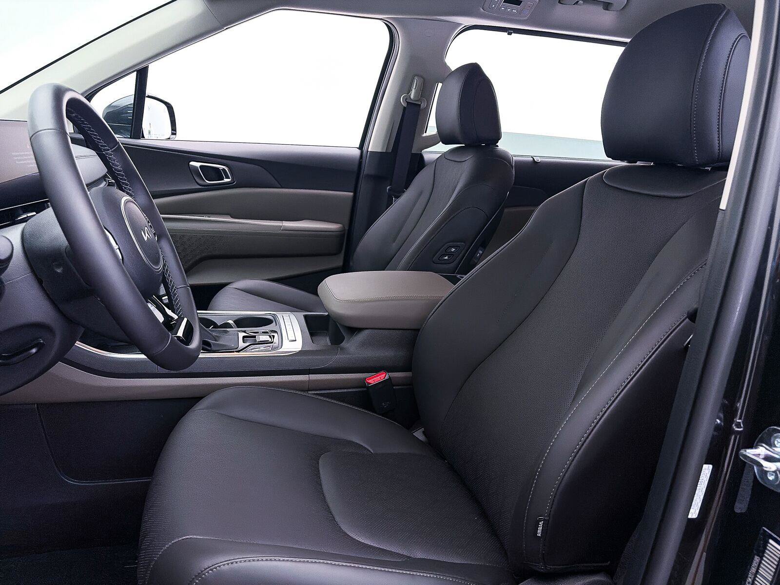 Used 2026 Kia Carnival EX FWD image 18