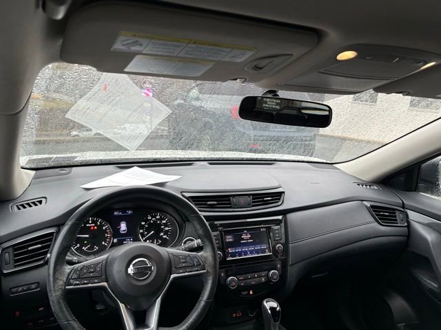 Used 2018 Nissan Rogue SV image 11